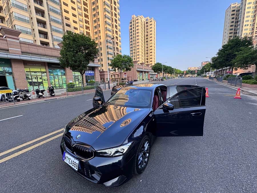 BMW 3 Series 2025 330Li M Sport Night Package - zdjęcie 18
