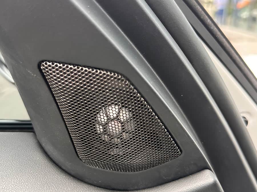 BMW 3 Series 2025 330Li M Sport Night Package - zdjęcie 5
