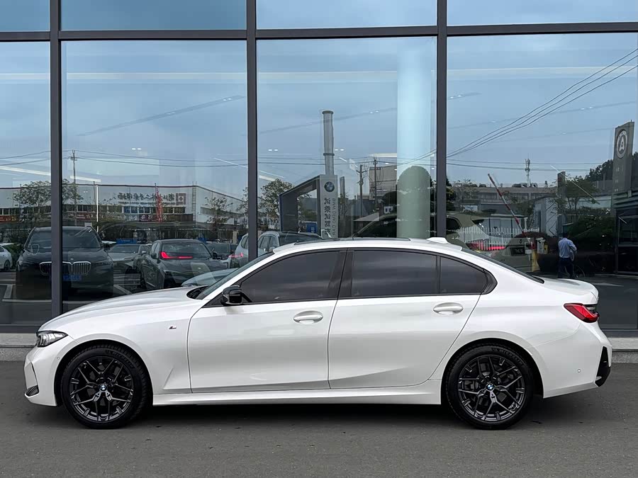 BMW 3 Series 2025 330Li M Sport Night Package - zdjęcie 7