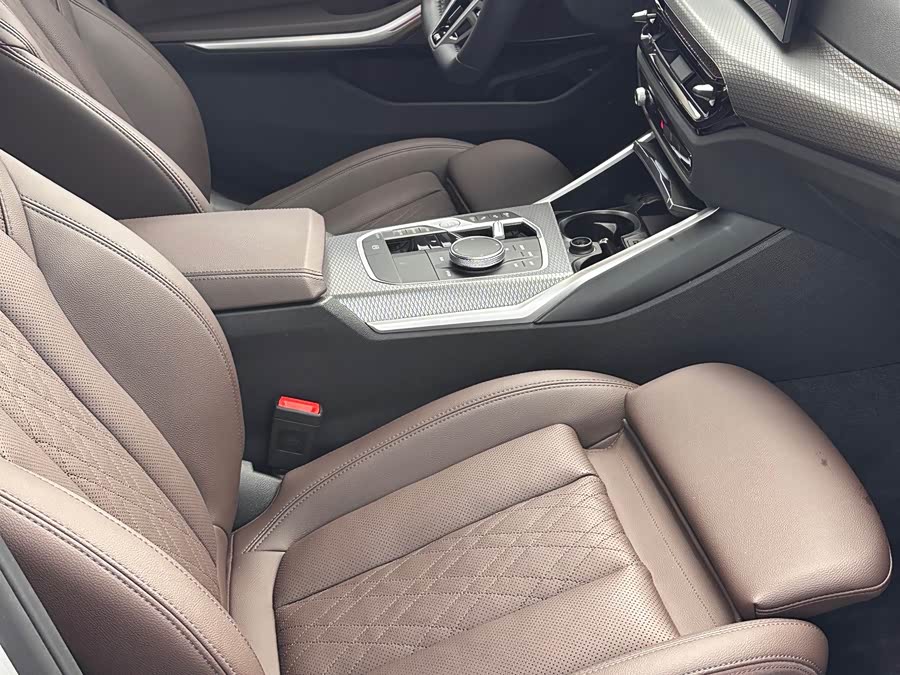 BMW 3 Series 2025 330Li M Sport Night Package - zdjęcie 9