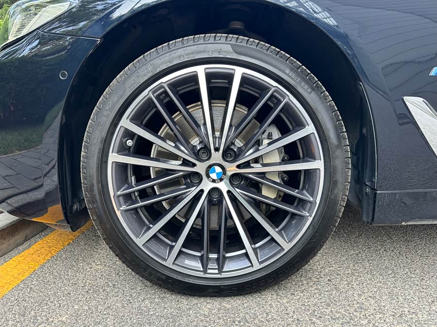 BMW 5 Series 2023 530Li Luxury M Sport Package - zdjęcie 17