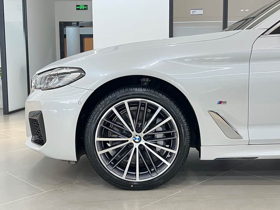 BMW 5 Series 2023 530Li Luxury M Sport Package - zdjęcie 18