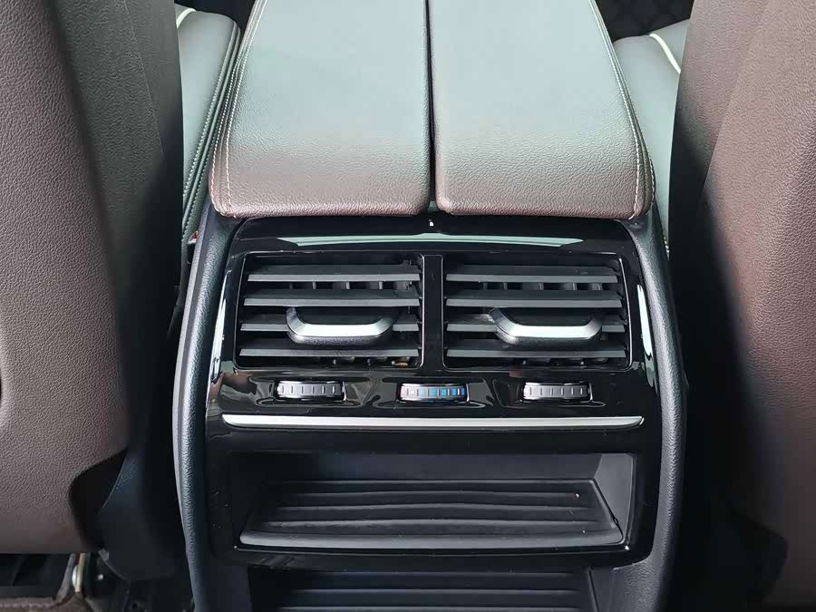 BMW 5 Series 2023 530Li xDrive M Sport - zdjęcie 14