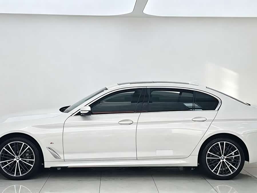 BMW 5 Series 2023 530Li xDrive M Sport - zdjęcie 15