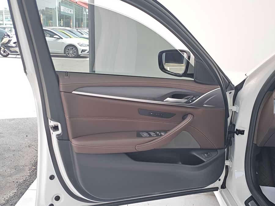 BMW 5 Series 2023 530Li xDrive M Sport - zdjęcie 9