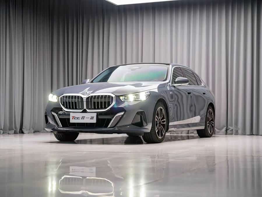 BMW 5 Series 2024 525Li M Sport Package - zdjęcie 1