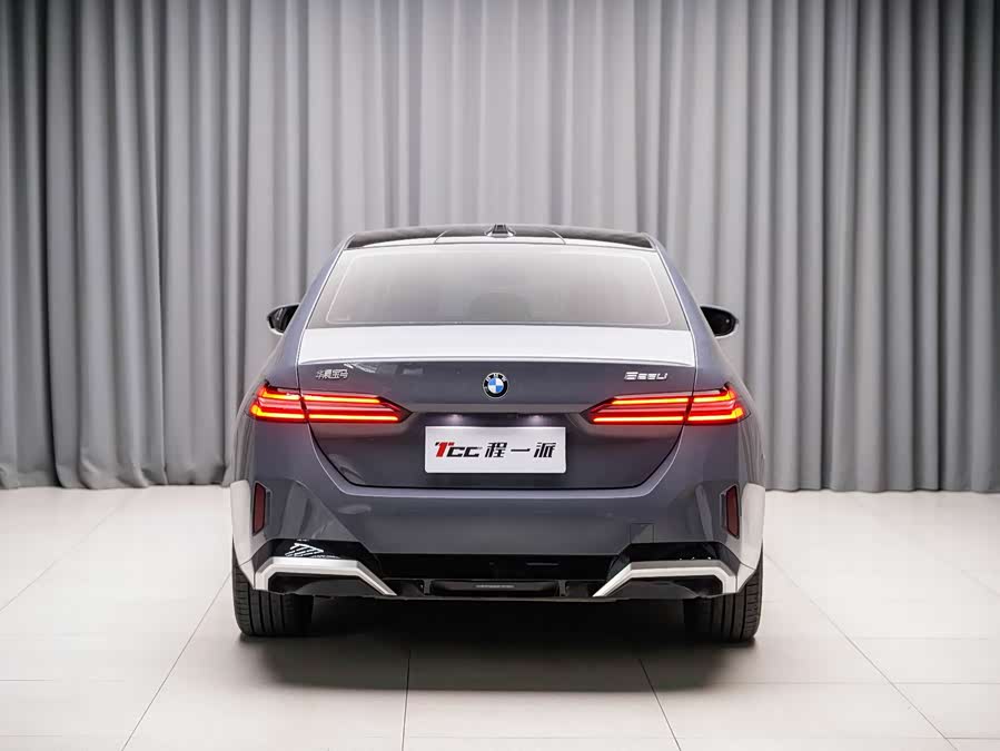 BMW 5 Series 2024 525Li M Sport Package - zdjęcie 11