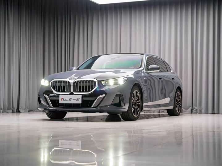 BMW 5 Series 2024 525Li M Sport Package - zdjęcie 12