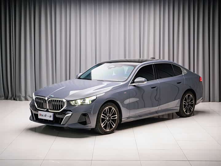 BMW 5 Series 2024 525Li M Sport Package - zdjęcie 13