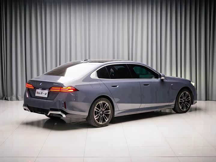 BMW 5 Series 2024 525Li M Sport Package - zdjęcie 20