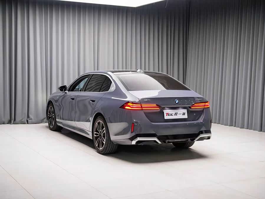 BMW 5 Series 2024 525Li M Sport Package - zdjęcie 10