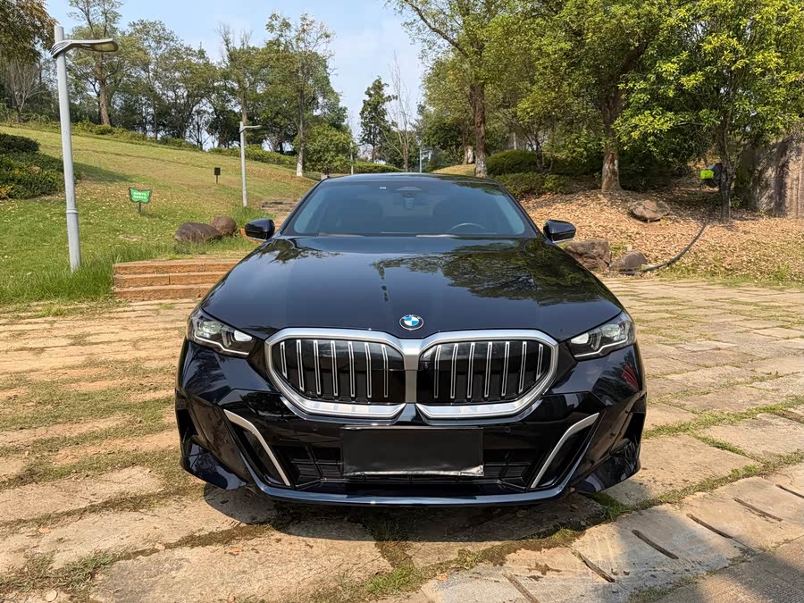 BMW 5 Series 2024 530Li Leading M Sport Package - zdjęcie 2