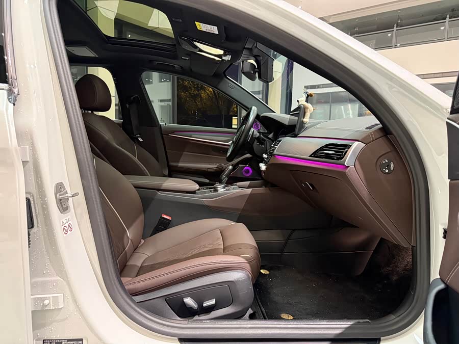 BMW 5 Series 2024 530Li Leading M Sport Package - zdjęcie 12
