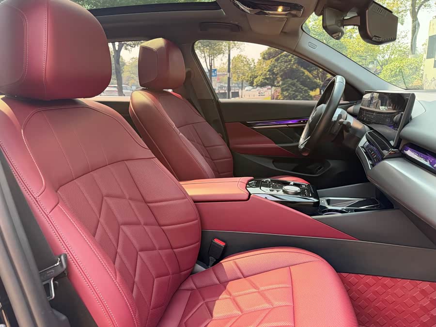 BMW 5 Series 2024 530Li Leading M Sport Package - zdjęcie 12