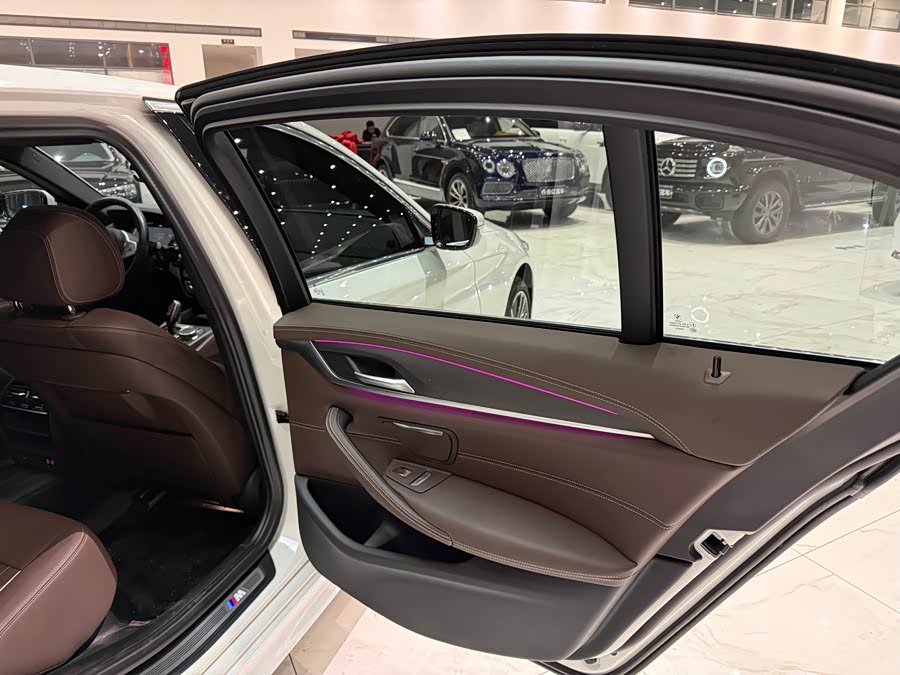 BMW 5 Series 2024 530Li Leading M Sport Package - zdjęcie 13