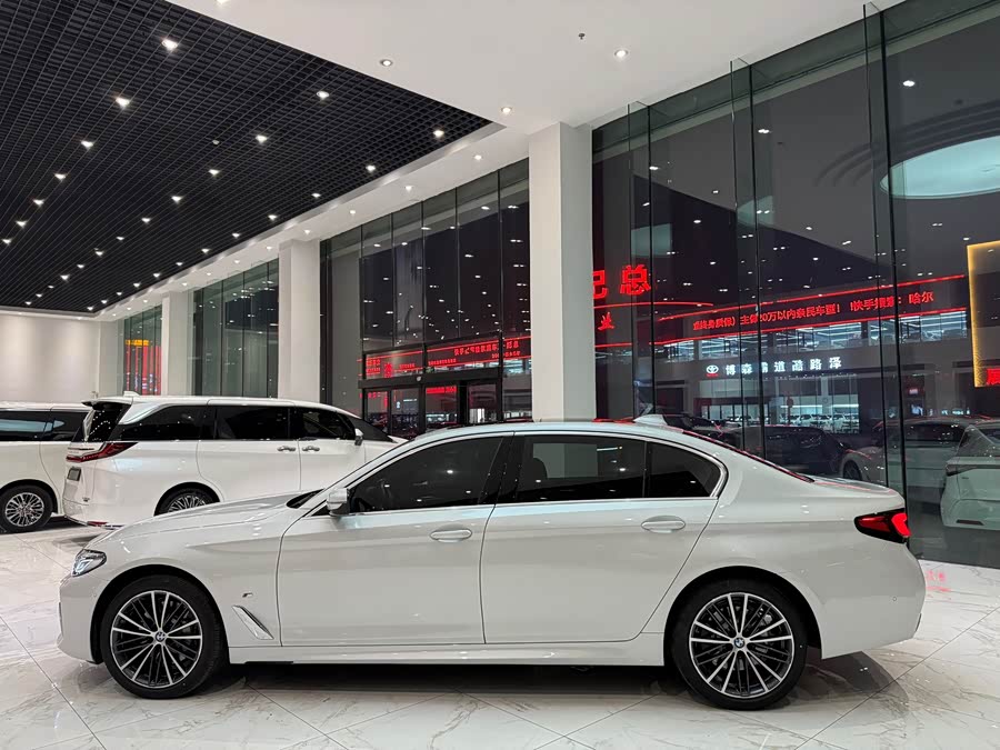 BMW 5 Series 2024 530Li Leading M Sport Package - zdjęcie 15