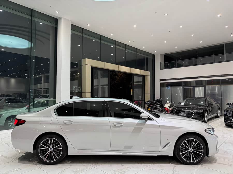 BMW 5 Series 2024 530Li Leading M Sport Package - zdjęcie 16