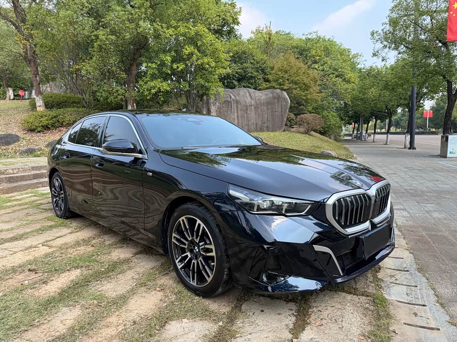 BMW 5 Series 2024 530Li Leading M Sport Package - zdjęcie 3