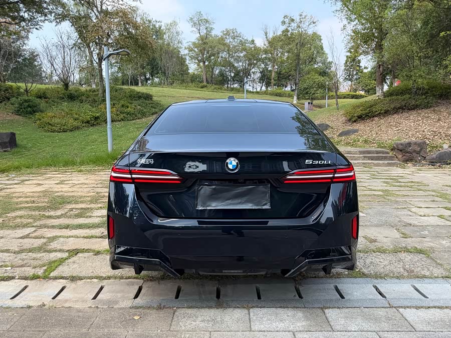 BMW 5 Series 2024 530Li Leading M Sport Package - zdjęcie 4