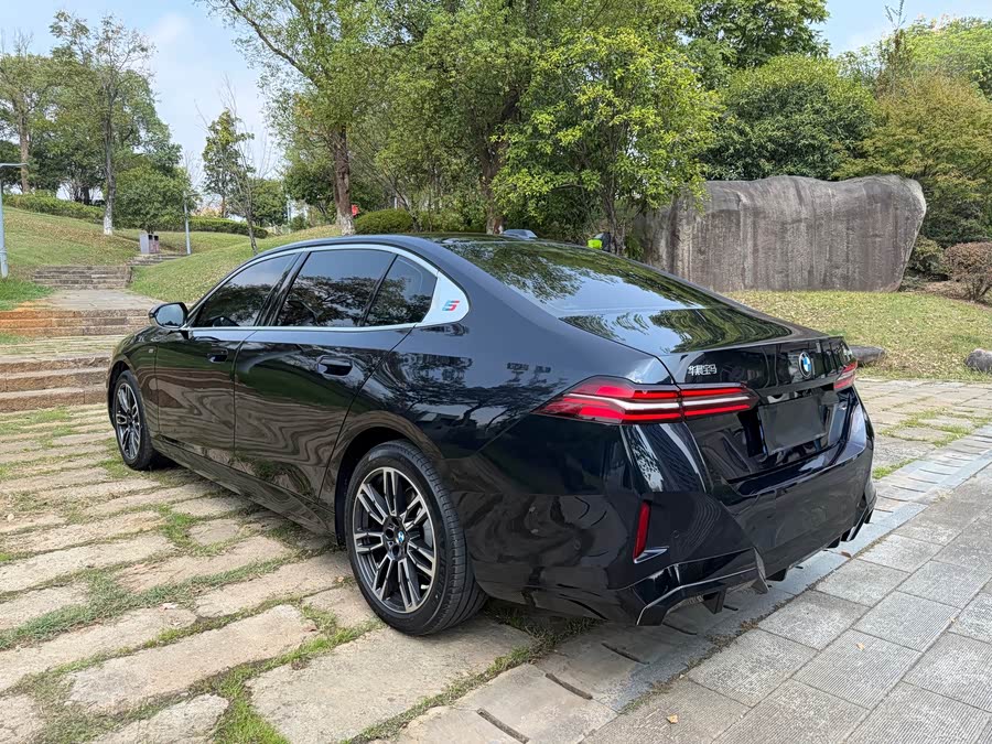 BMW 5 Series 2024 530Li Leading M Sport Package - zdjęcie 6
