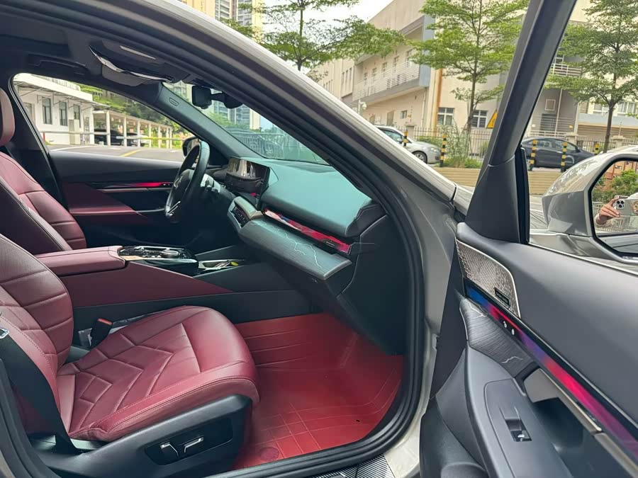BMW 5 Series 2024 530Li Leading M Sport Package - zdjęcie 7