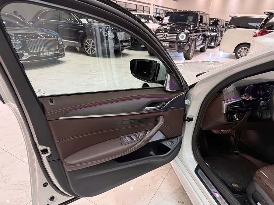 BMW 5 Series 2024 530Li Leading M Sport Package - zdjęcie 7