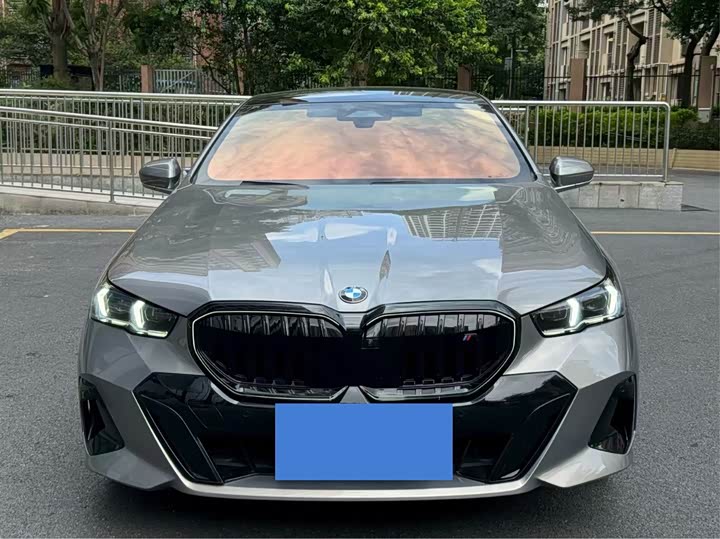 BMW 5 Series 2024 530Li Leading M Sport Package - zdjęcie 10