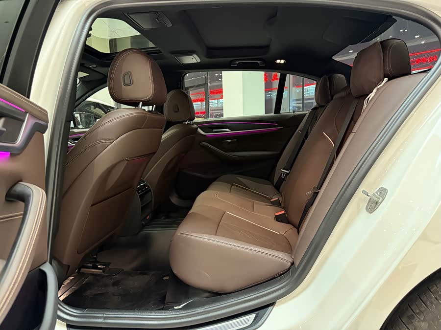 BMW 5 Series 2024 530Li Leading M Sport Package - zdjęcie 10