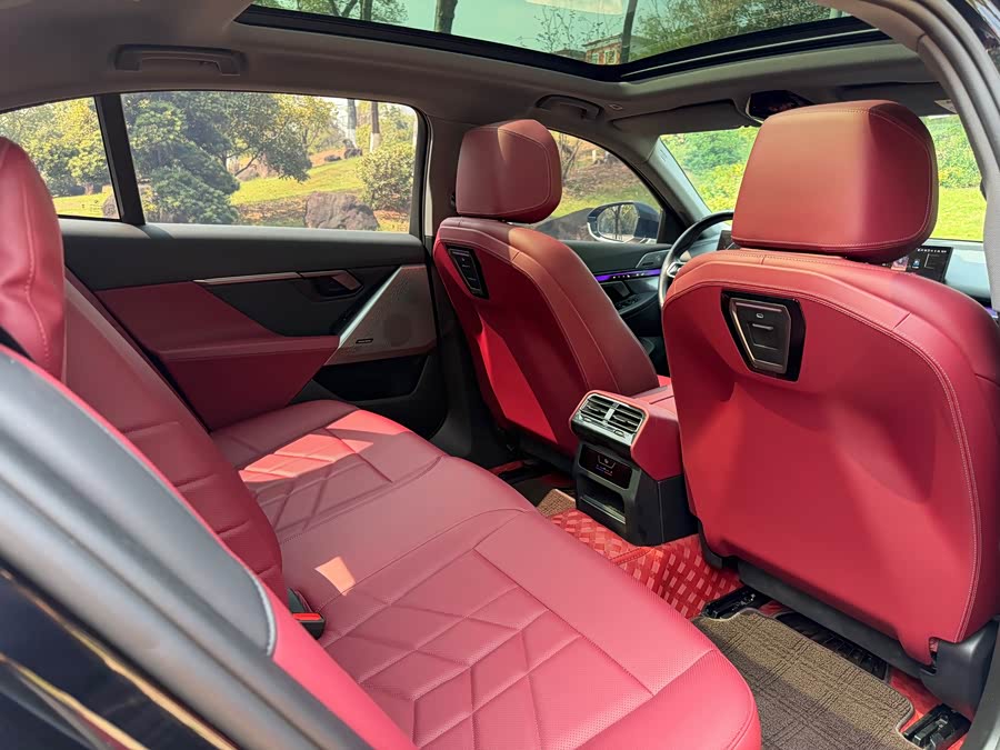 BMW 5 Series 2024 530Li Leading M Sport Package - zdjęcie 10