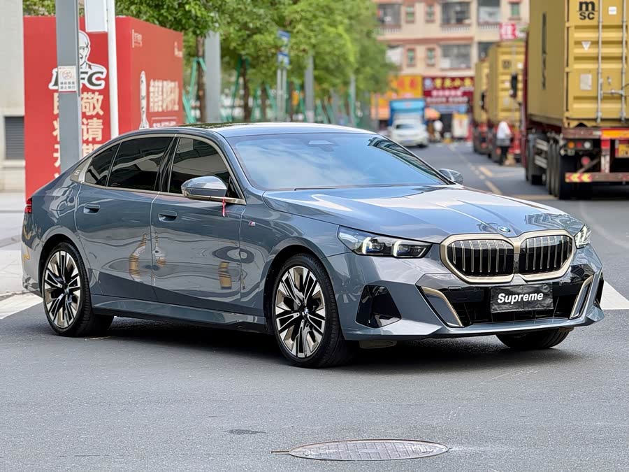 BMW 5 Series 2024 530Li Luxury M Sport Package - zdjęcie 3