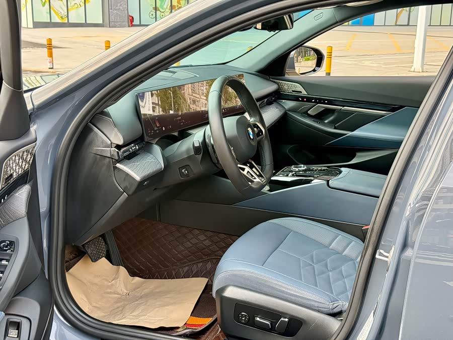 BMW 5 Series 2024 530Li Luxury M Sport Package - zdjęcie 4