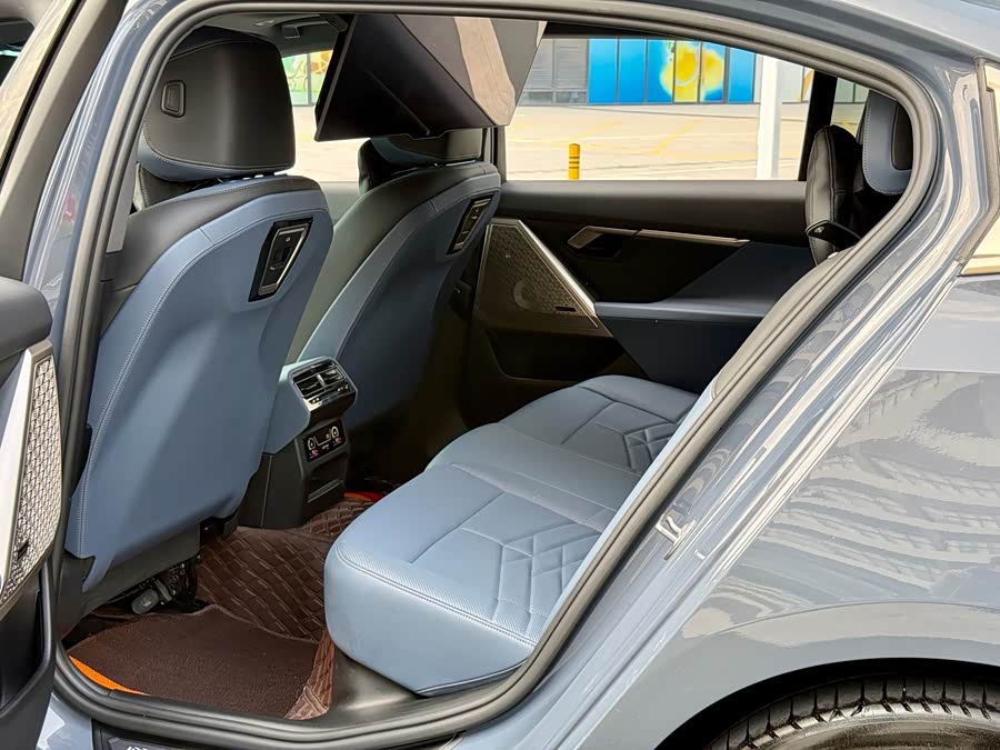 BMW 5 Series 2024 530Li Luxury M Sport Package - zdjęcie 7