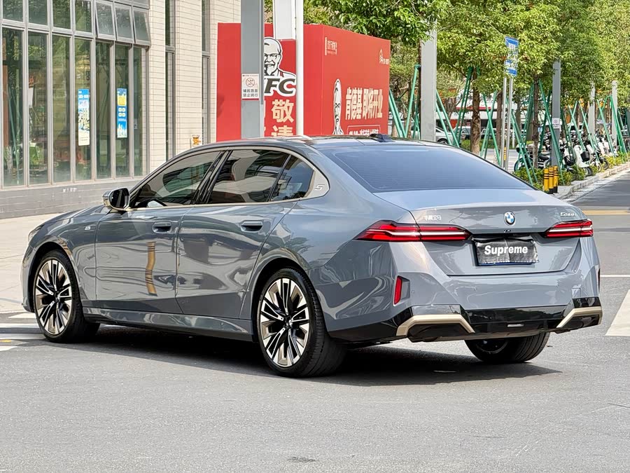 BMW 5 Series 2024 530Li Luxury M Sport Package - zdjęcie 9