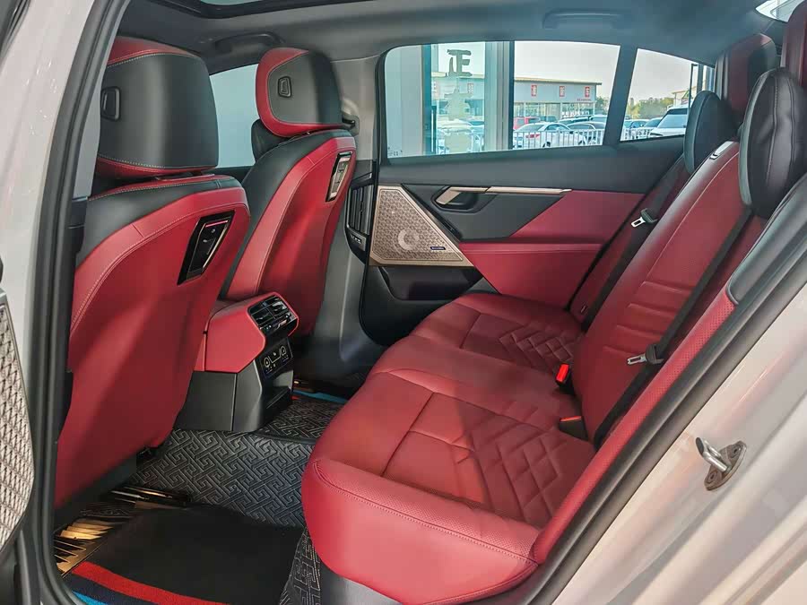 BMW 5 Series 2025 530Li Deluxe M Sport Package - zdjęcie 14