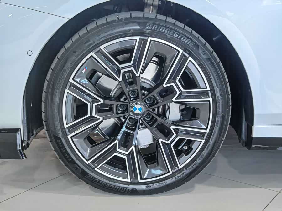 BMW 5 Series 2025 530Li Deluxe M Sport Package - zdjęcie 15