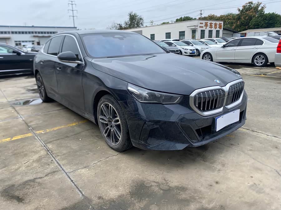 BMW 5 Series 2025 530Li Leading M Sport Package - zdjęcie 2