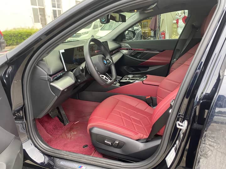 BMW 5 Series 2025 530Li Leading M Sport Package - zdjęcie 11