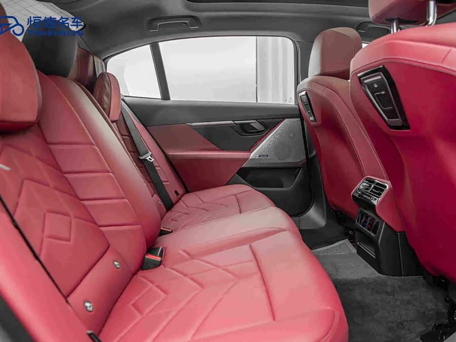 BMW 5 Series 2025 530Li Leading M Sport Package - zdjęcie 16