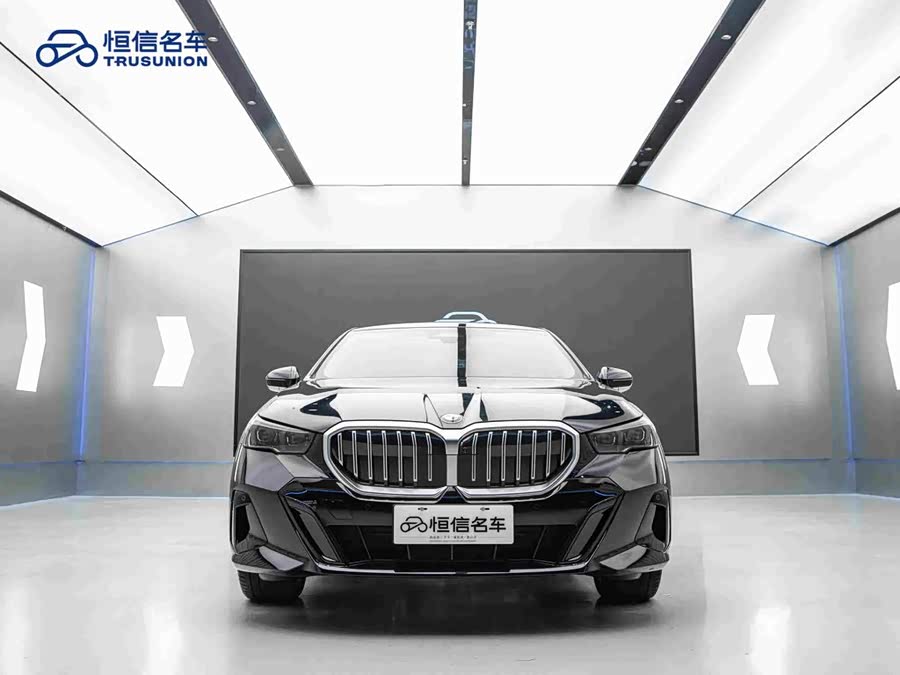 BMW 5 Series 2025 530Li Leading M Sport Package - zdjęcie 3