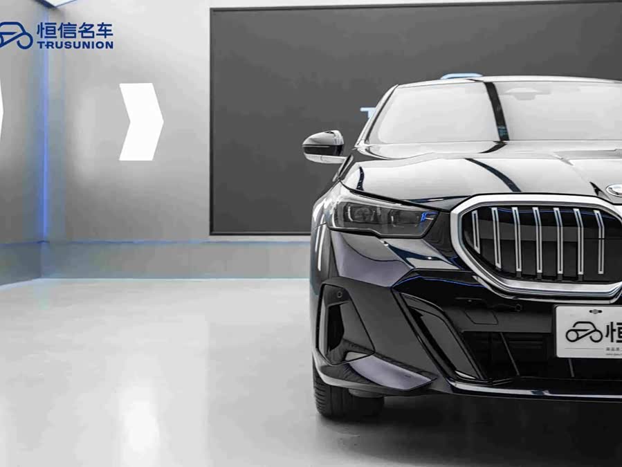 BMW 5 Series 2025 530Li Leading M Sport Package - zdjęcie 8