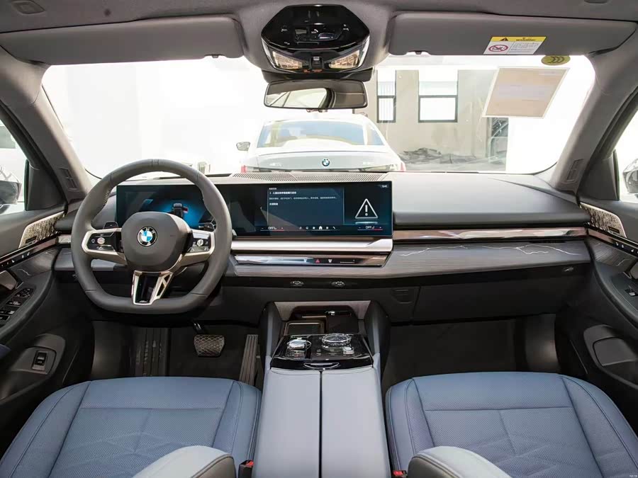 BMW 5 Series 2025 530Li xDrive Luxury - zdjęcie 2