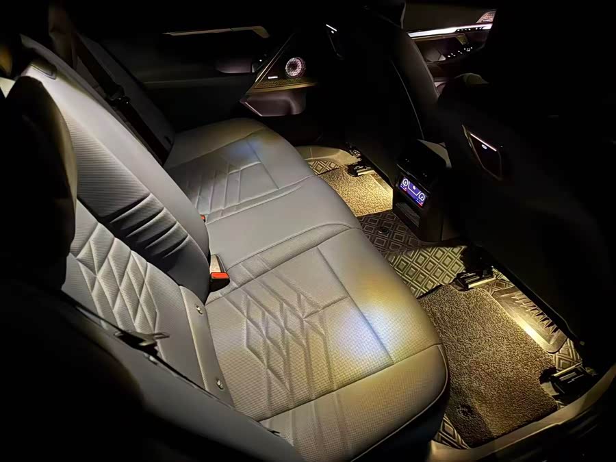 BMW 5 Series 2025 530Li xDrive Luxury - zdjęcie 4