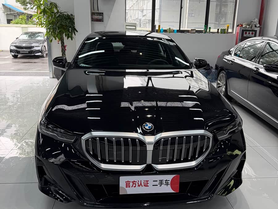 BMW 5 Series 2026 525Li M Sport - zdjęcie 1