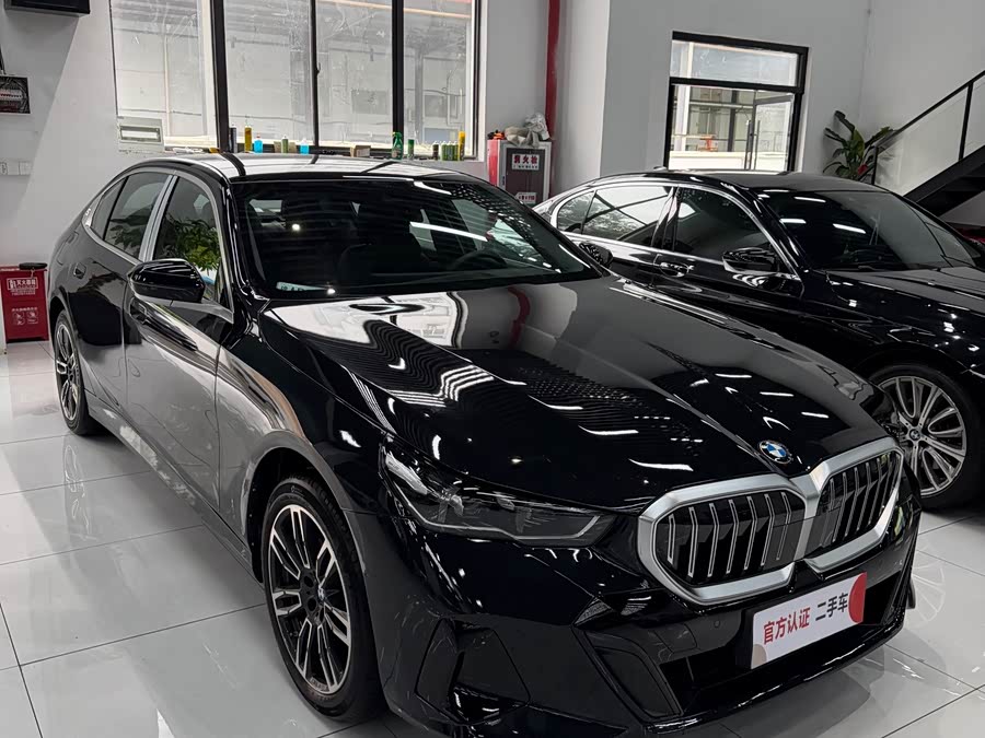 BMW 5 Series 2026 525Li M Sport - zdjęcie 2