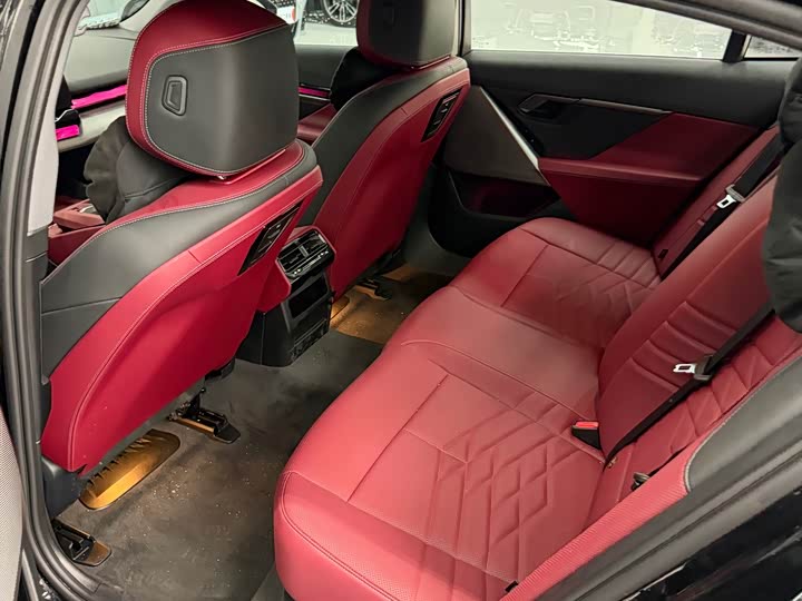 BMW 5 Series 2026 525Li M Sport - zdjęcie 17