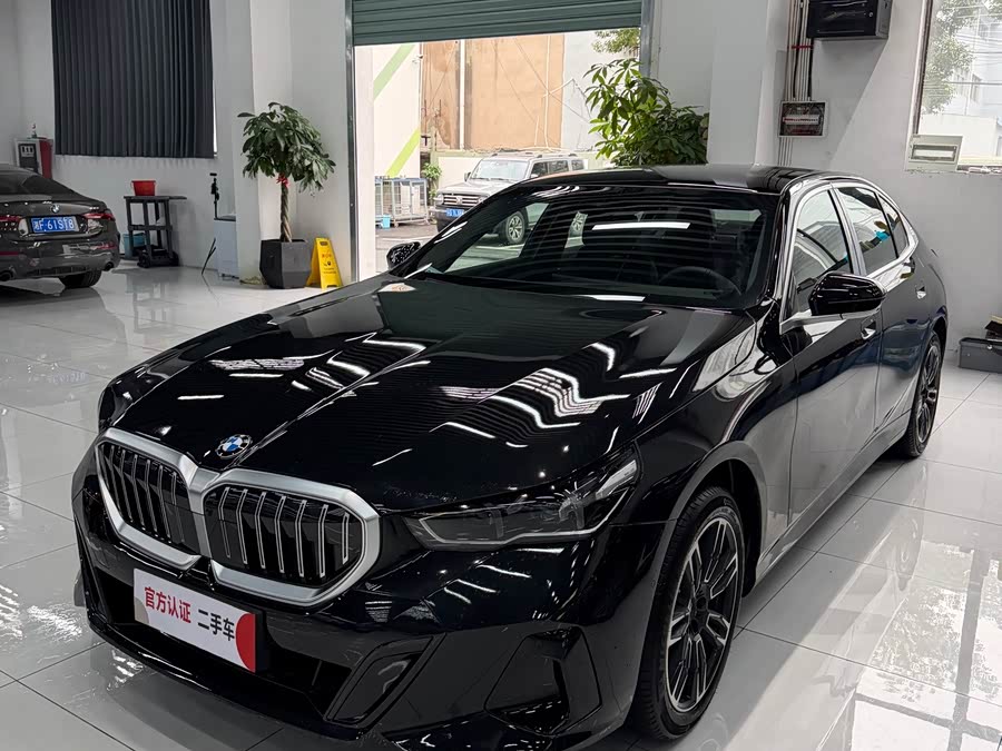 BMW 5 Series 2026 525Li M Sport - zdjęcie 3