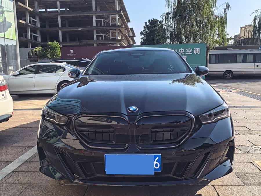 BMW 5 Series 2026 530Li Luxury M Sport - zdjęcie 15