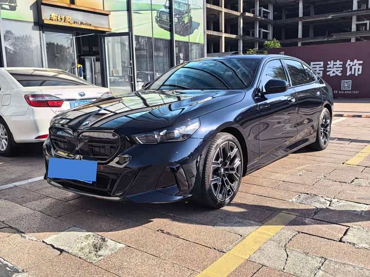 BMW 5 Series 2026 530Li Luxury M Sport - zdjęcie 16