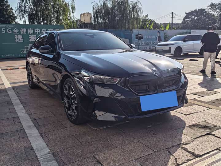 BMW 5 Series 2026 530Li Luxury M Sport - zdjęcie 17
