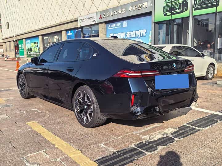 BMW 5 Series 2026 530Li Luxury M Sport - zdjęcie 20